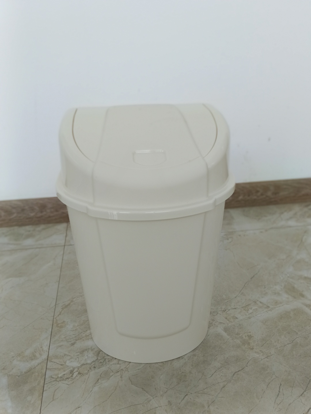 Мусорное ведро PLASTIKA с крышкой P1202 10 л