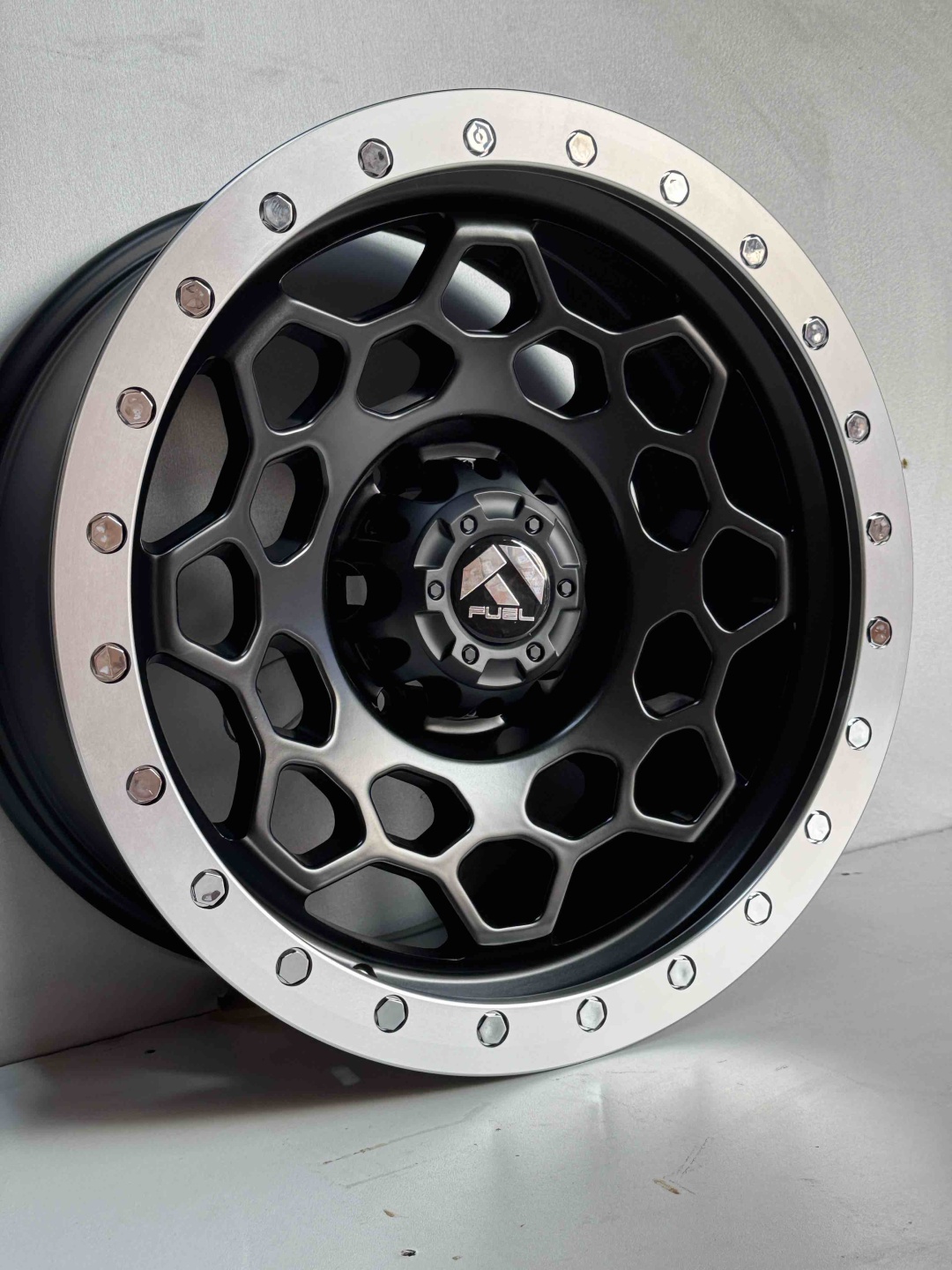 Top Grade jt240 8.5x17/6x139.7 D110.1 ET0 4 диска черный, серебристый