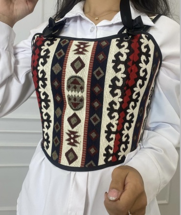 Национальный костюм черный, красный