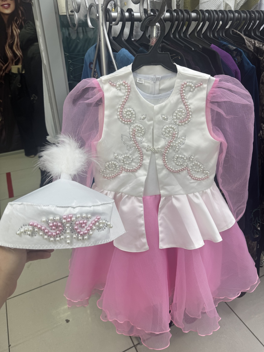 Национальный костюм белый, розовый