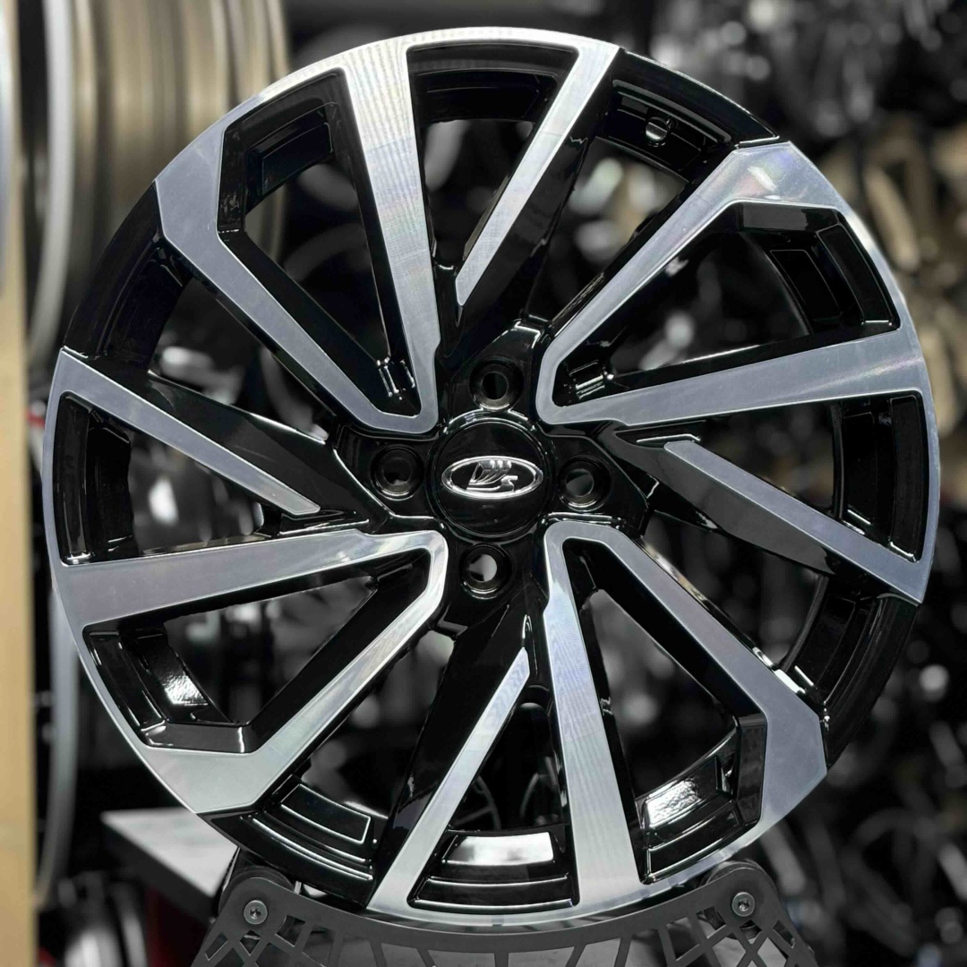 RNO JCW 276 7x17/4x100 D60.1 ET40 4 диска черный, серебристый