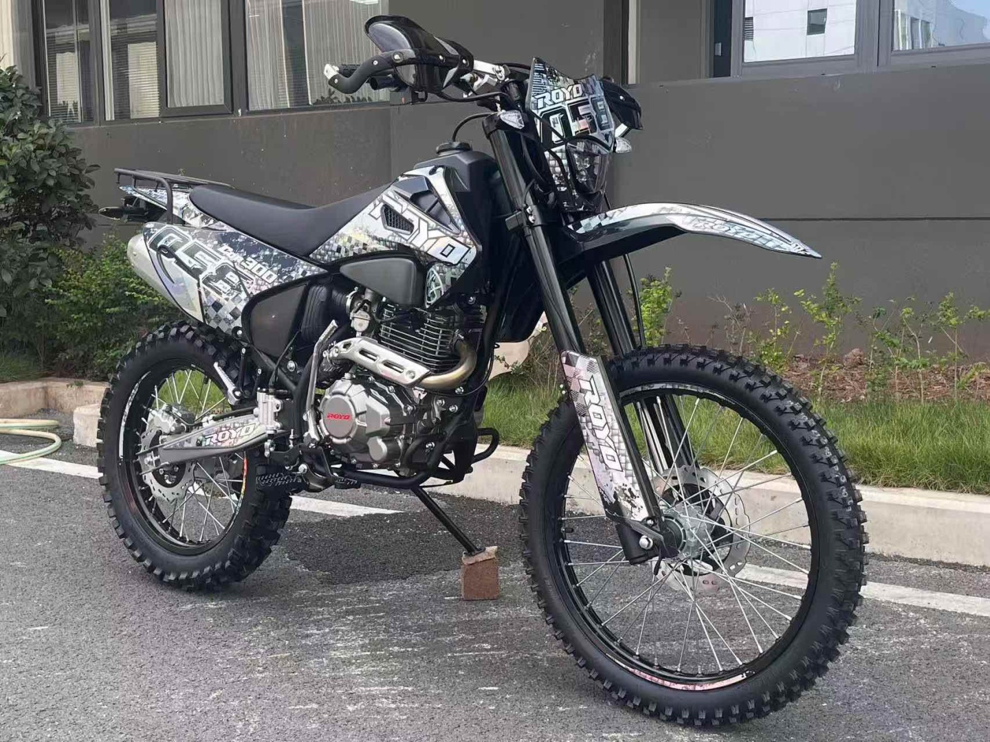 Мотоцикл Zongshen ROYO CQR CB300cc черный, синий
