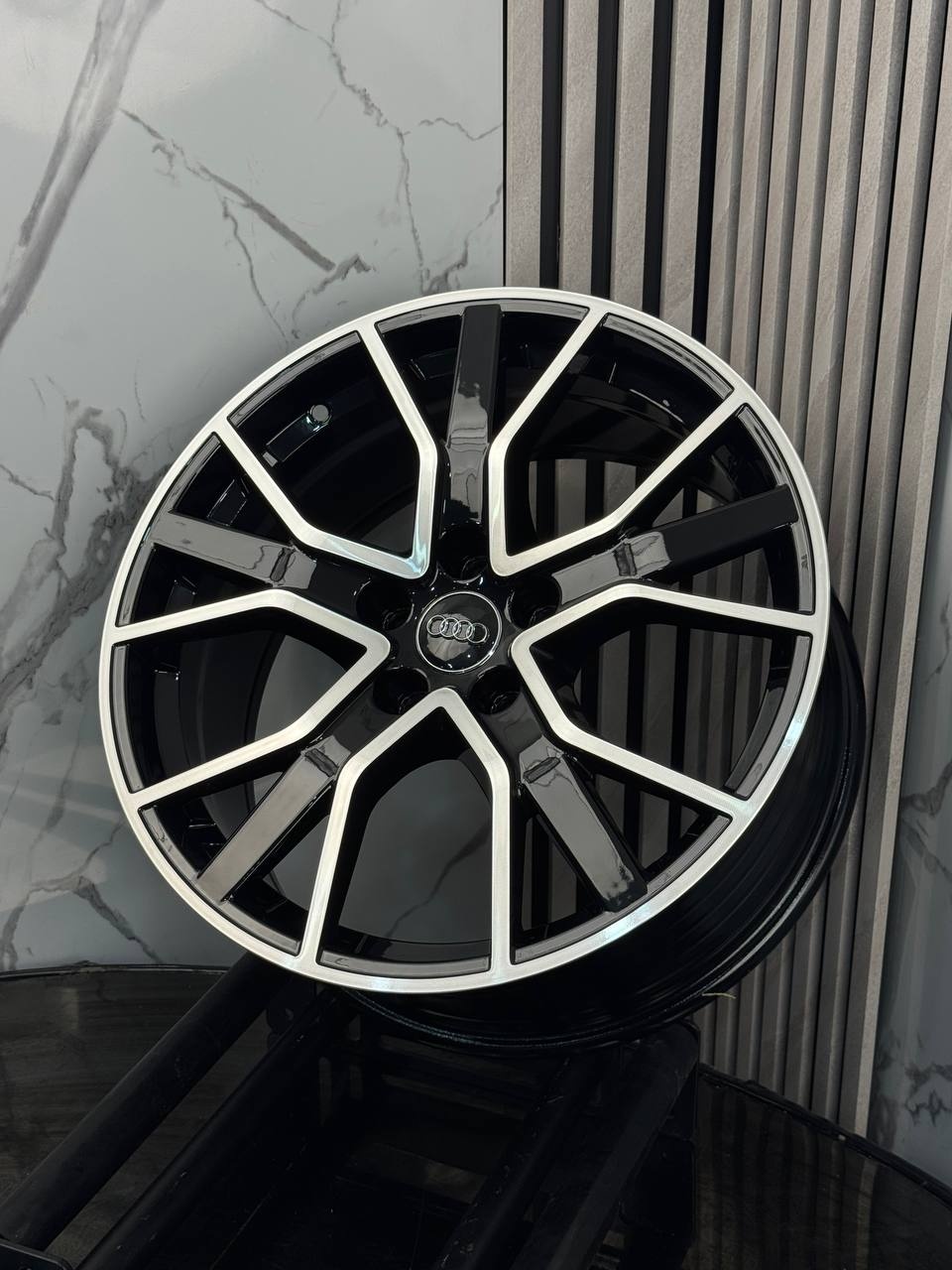 Top Grade Audi FBX133 8x18/5x112 D66.5 ET35 4 диска серебристый, черный