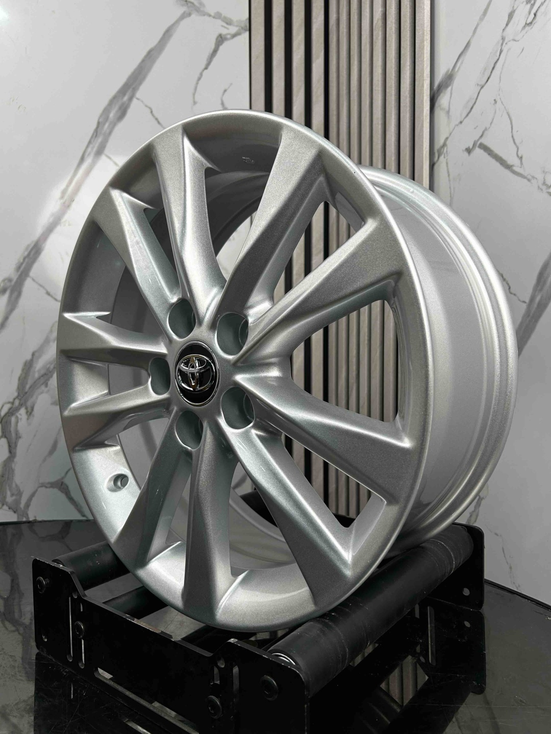 Top Grade EXPJT7025 7x17/5x114.3 D60.1 ET45 4 диска серебристый