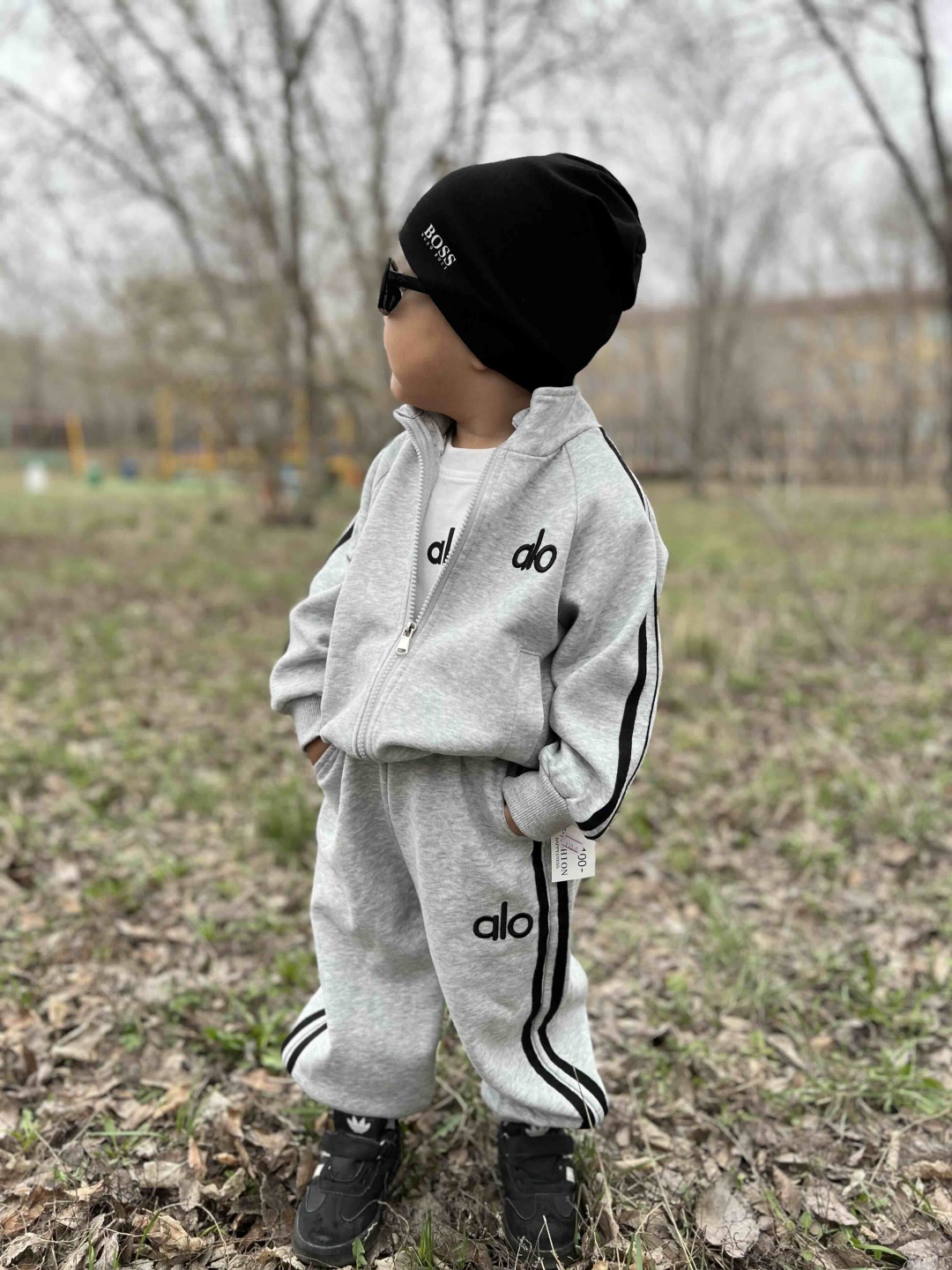 Спортивный костюм белый, серебристый