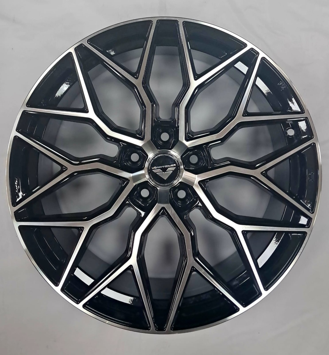 507 8.5x19/5x114.3 D73.1 ET35 4 диска черный, серебристый
