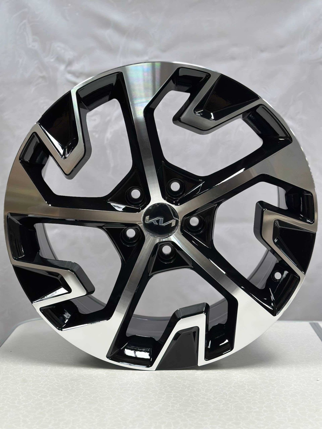 KIA TopGrade 50072 7.5x18/5x114.3 D67.1 ET48 4 диска черный, серебристый