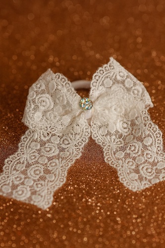 Outfit Ornaments резинка бант 1 шт