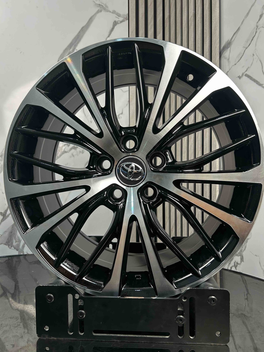 Top Grade EXPFBX7654 8x18/5x114.3 D60.1 ET45 4 диска черный, серебристый