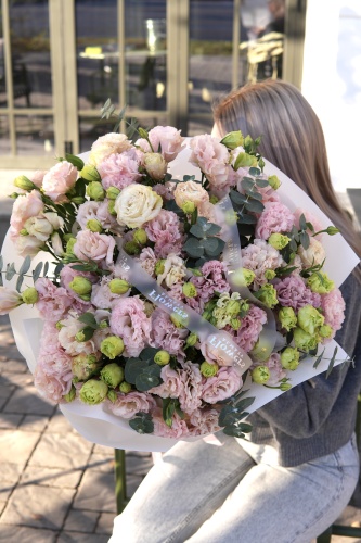 Flowers Almaty букет с открыткой лизиантус 25 шт 60 см