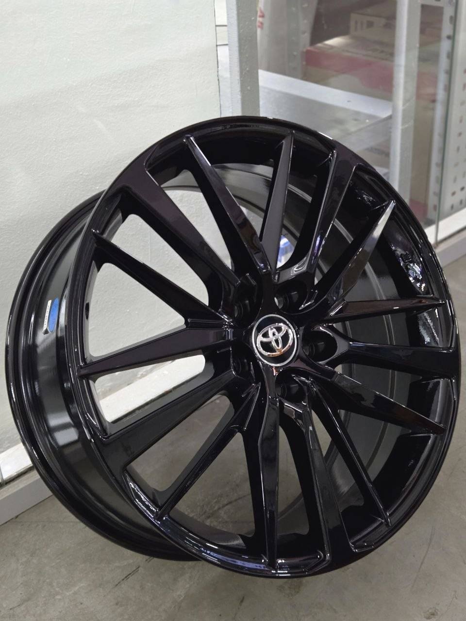Top Grade SHF1022 8x18/5x114.3 D60.1 ET45 4 диска черный