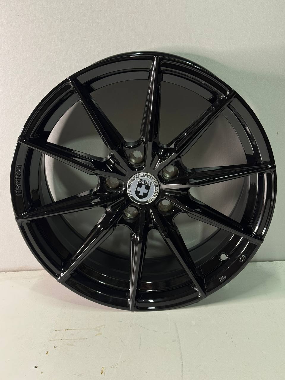 Top Grade Vossen H3408F 8x18/5x114.3 D73.1 ET35 4 диска черный