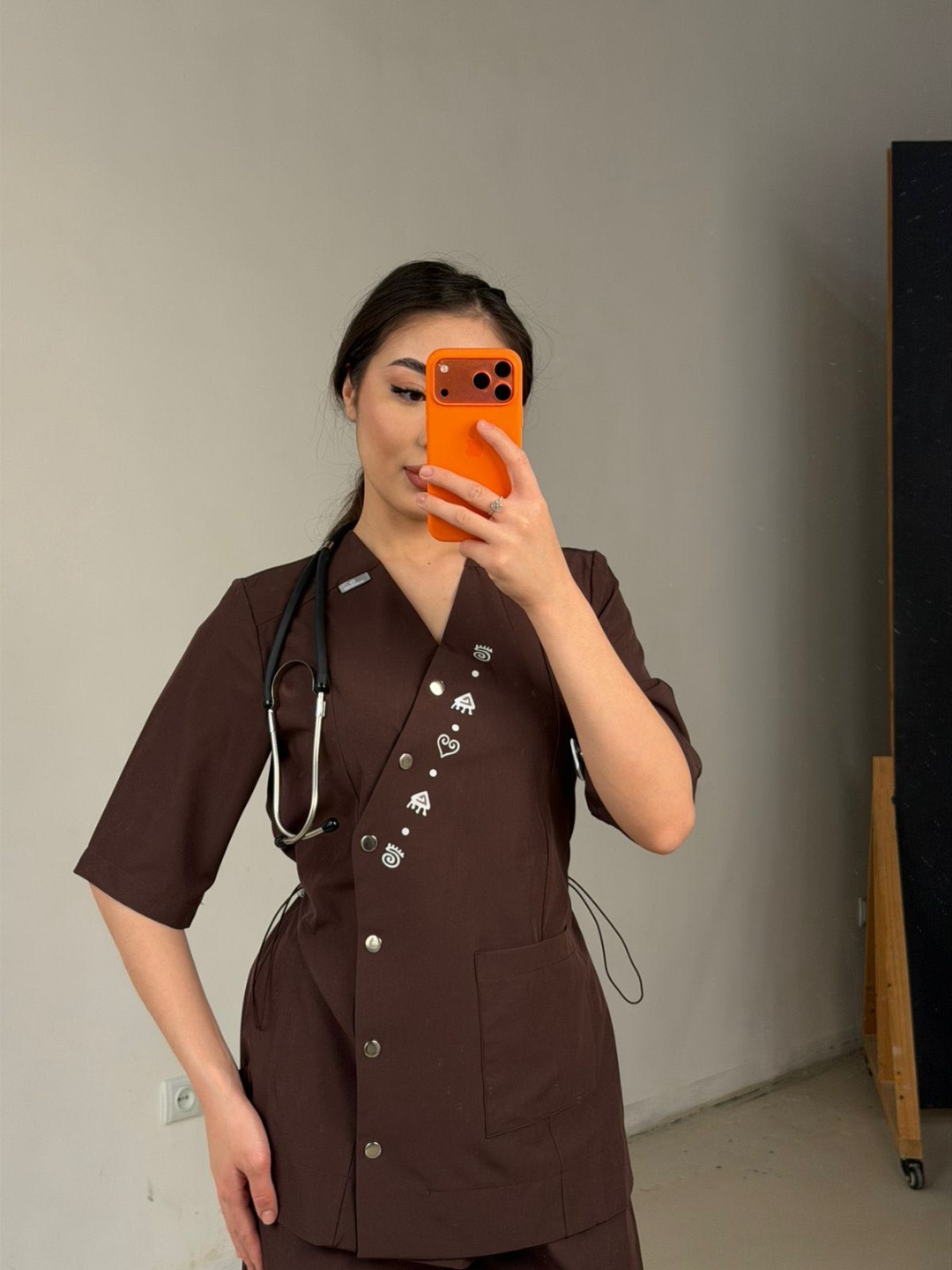 Спецодежда для женщин Qazaq Doctors коричневый