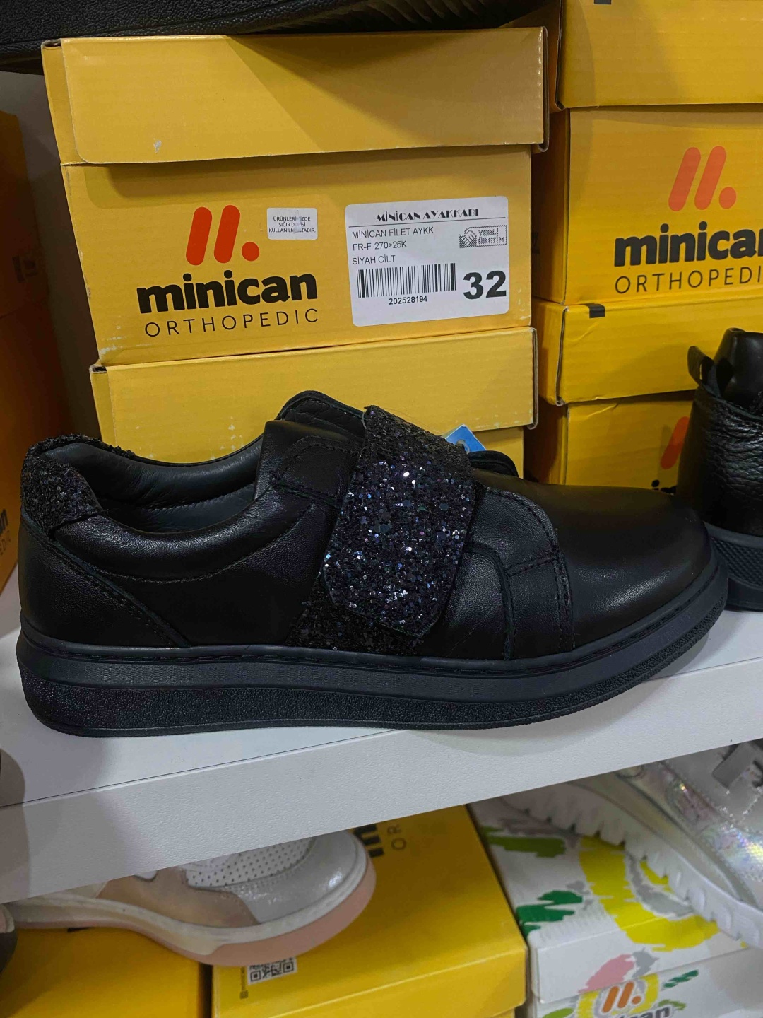Слипоны Minican черный