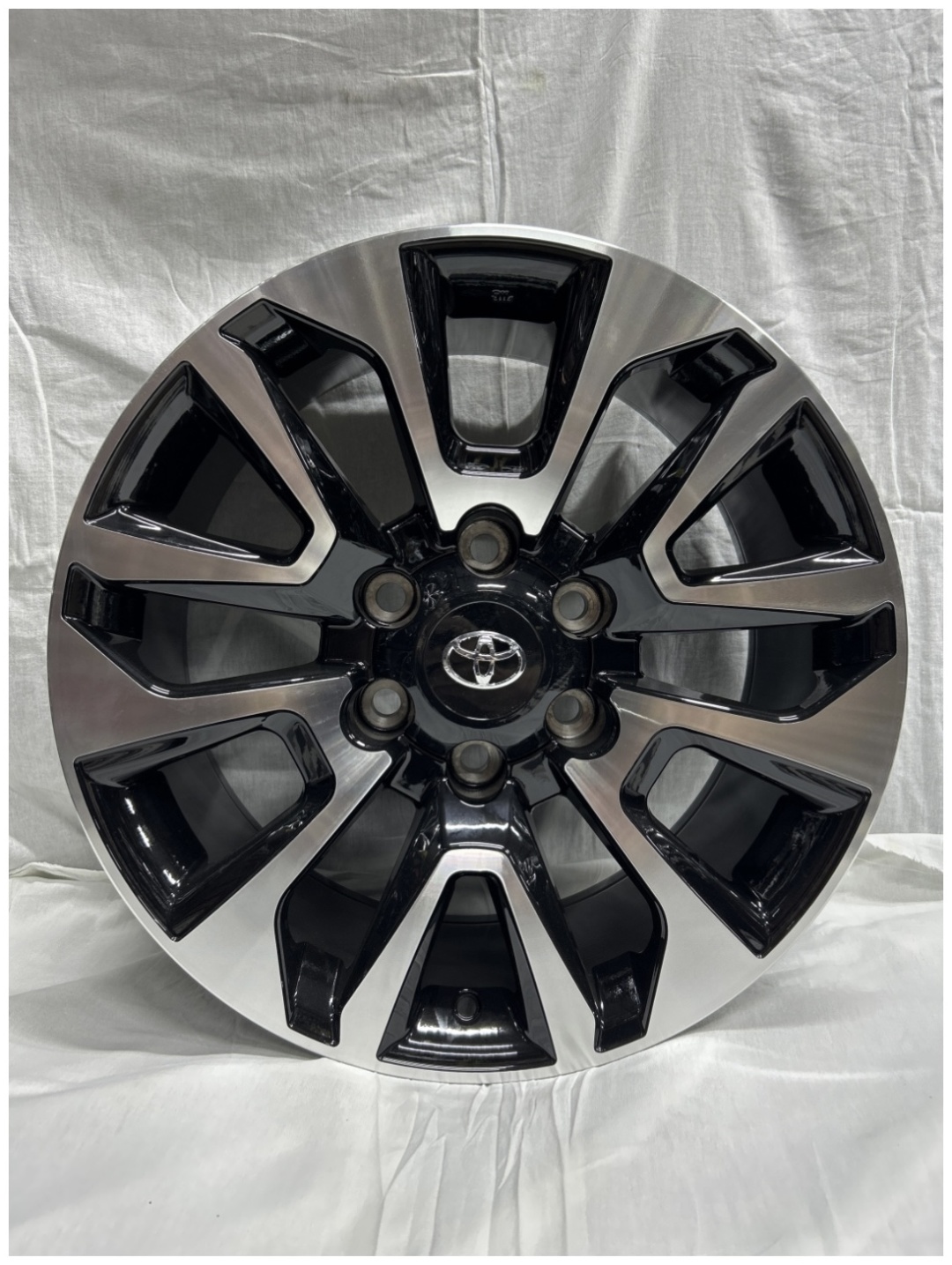 SSM SSM125 8x18/6x139.7 D106.2 ET25 4 диска черный, серебристый