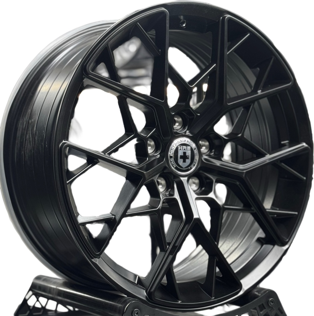 HRE XF019 8x18/5x114.3 D73.1 ET38 4 диска черный матовый