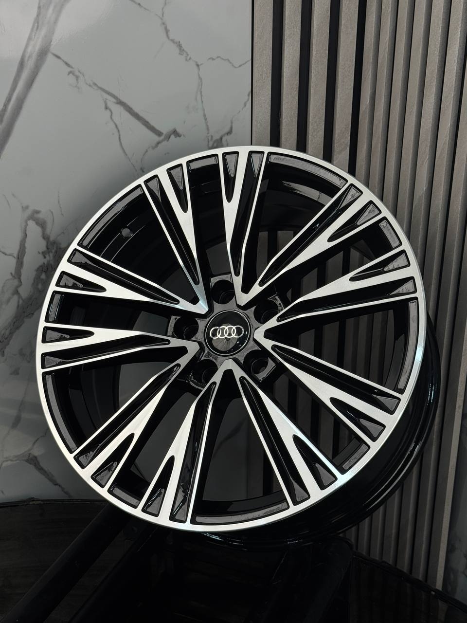 Top Grade Audi JT8039 8x18/5x112 D66.5 ET35 4 диска черный, серебристый