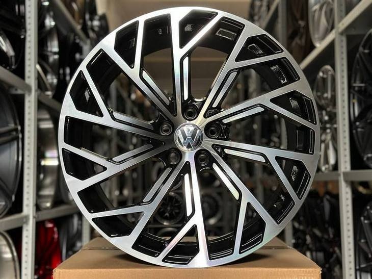 FF A-u-d-i ip-1571 9x20/5x112 D66.6 ET30 4 диска черный