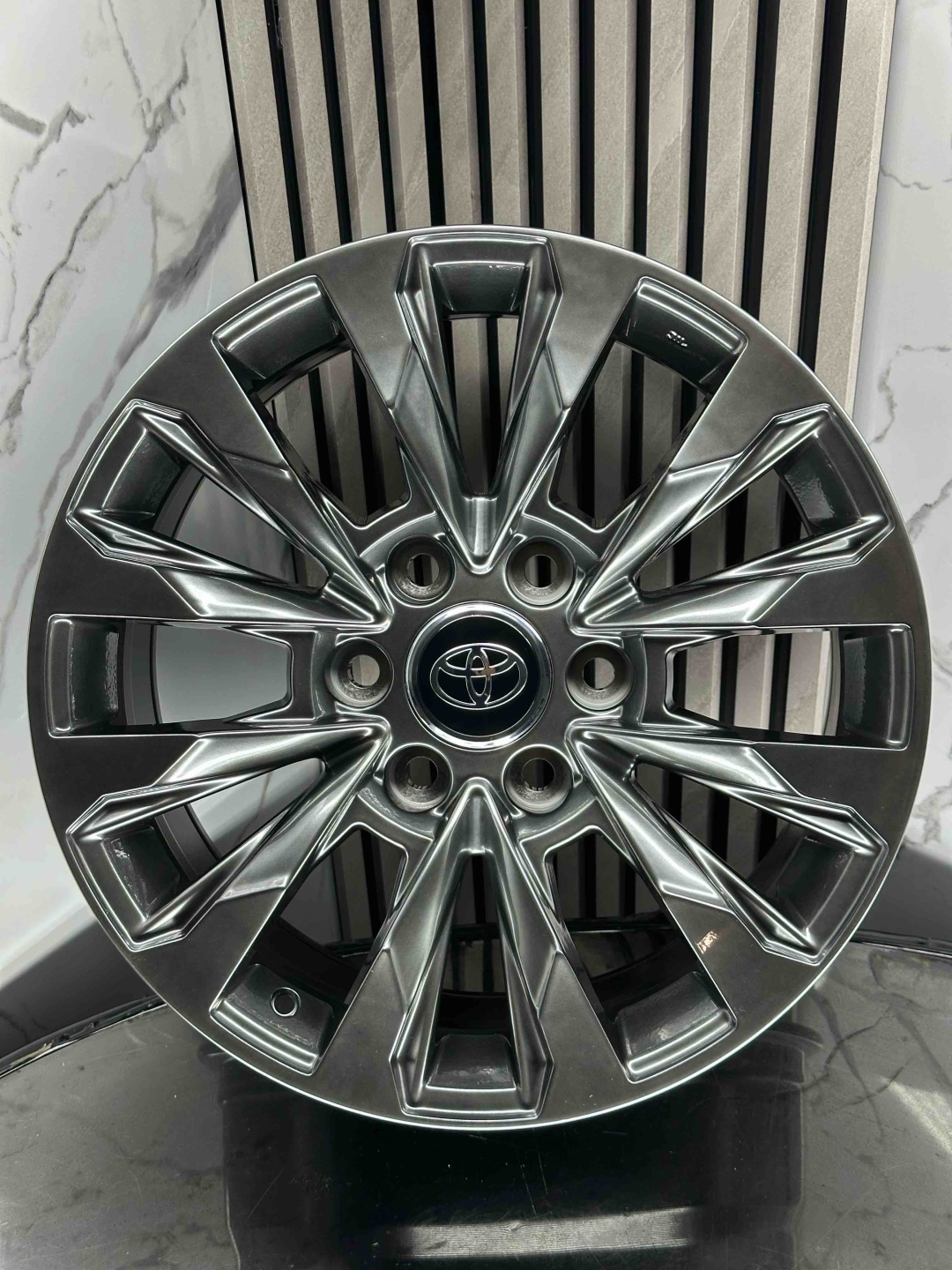 Top Grade toyota h880f 8x18/6x139.7 D106.1 ET25 4 диска графит
