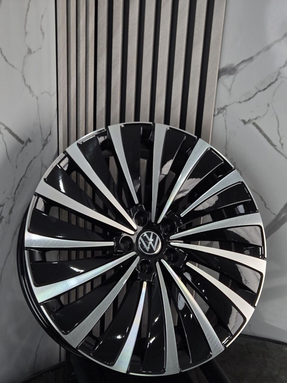 Volkswagen topgrade238-20 7x20/5x112 D57.1 ET34 4 диска черный, серебристый