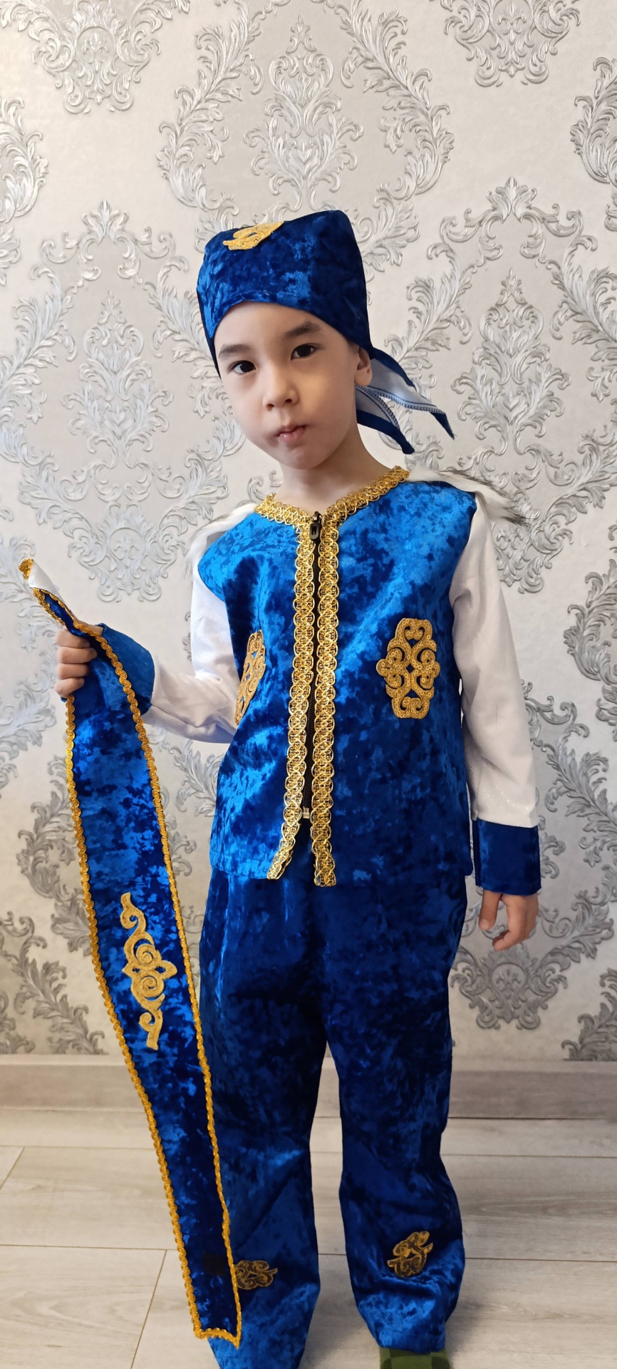 Национальный костюм синий