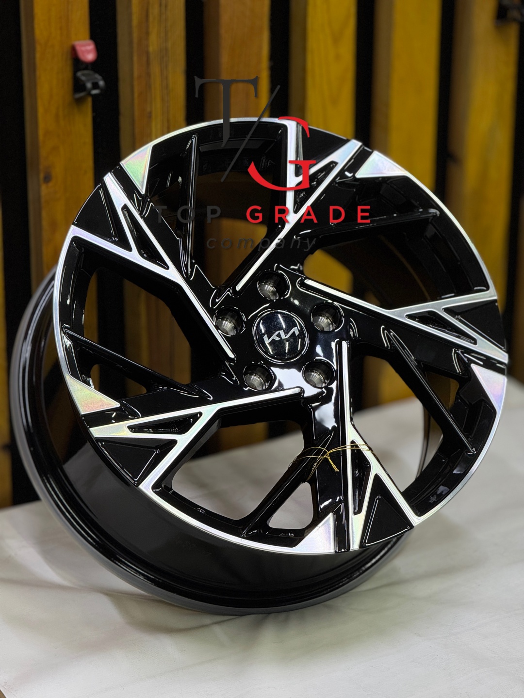 HYUNDAI / KIA TG0081 7.5x18/5x114.3 D67.1 ET49 4 диска черный, серебристый