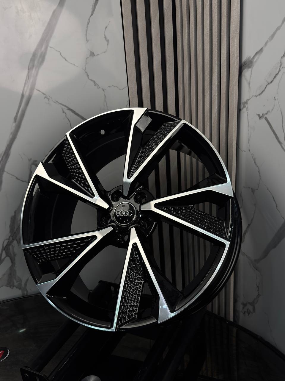 Top Grade Audi fbx008-20 8.5x20/5x112 D66.5 ET40 4 диска серебристый, черный
