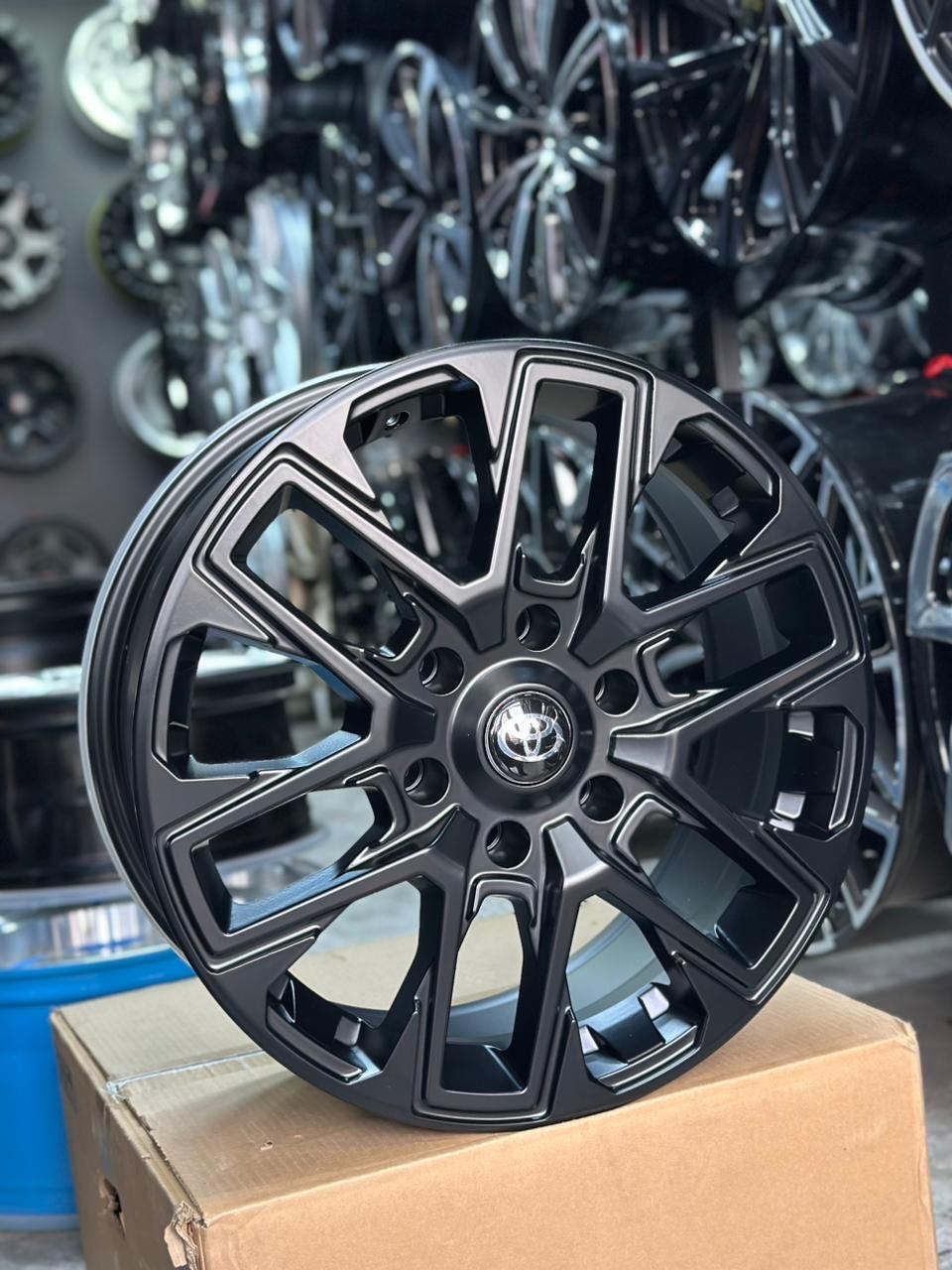 RNO 7661bb 7.5x18/6x139.7 D106.1 ET25 4 диска черный матовый