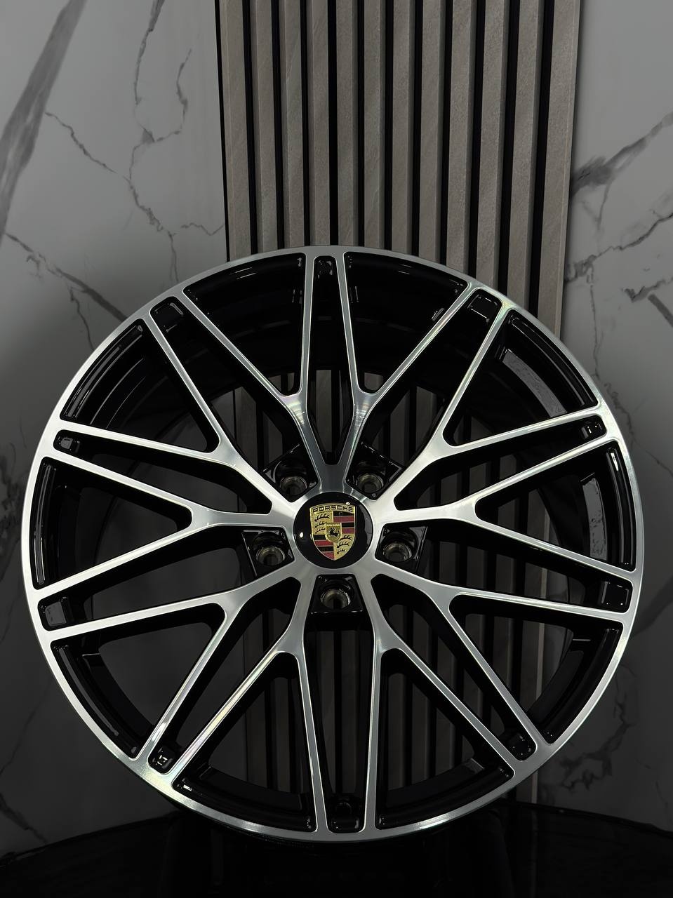 Porsche h3082ff 9.5x21/5x130 D71.6 ET46 4 диска черный, серебристый