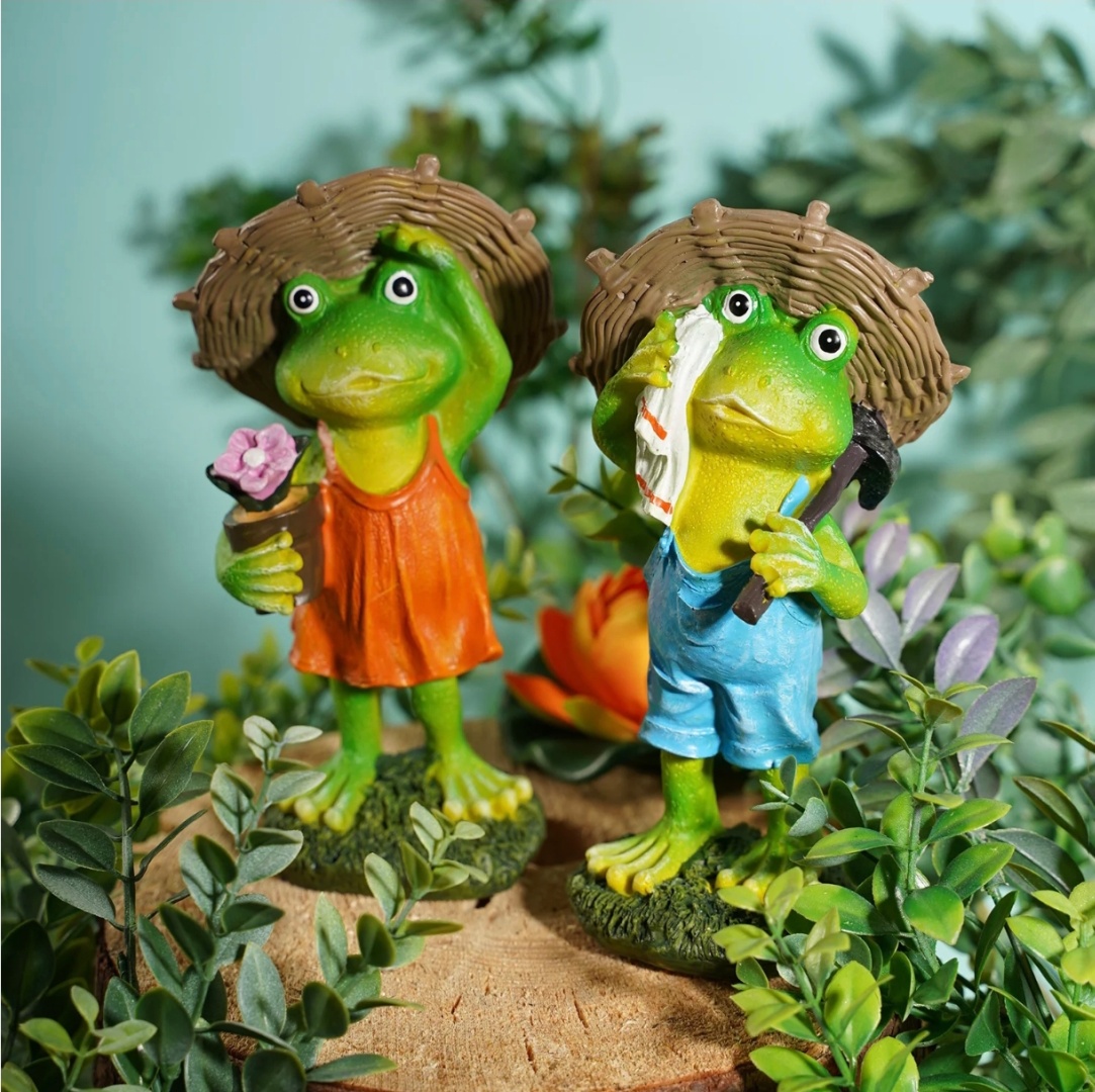 Фигура Фигурка GreenArt Лягушата-садоводы Сигма 20 см