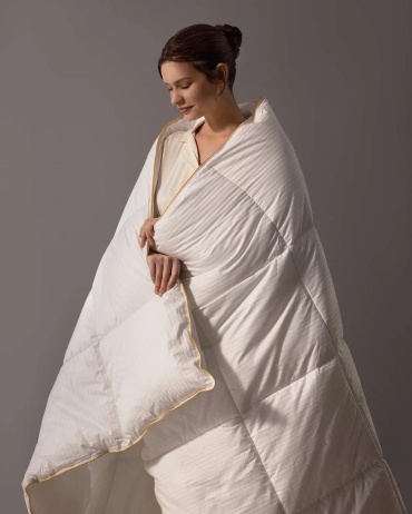 Одеяло Eswed Luxury collection Allure 3D Quilt 195x215 всесезонное