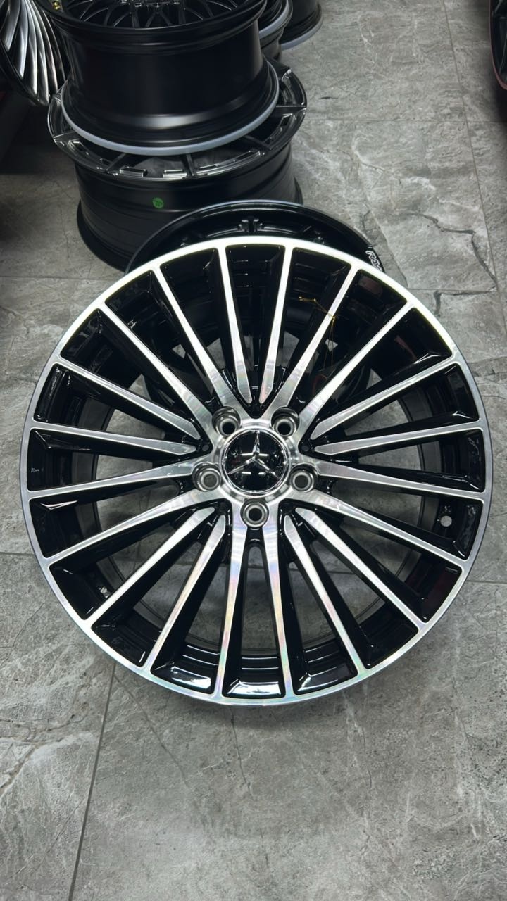 LKN Lkn1915 8x18/5x112 D66.6 ET35 4 диска черный, серебристый