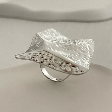 Кольцо Theia accessories Кольцо фигурное в серебре размер регулируемый нержавеющая сталь, без вставок