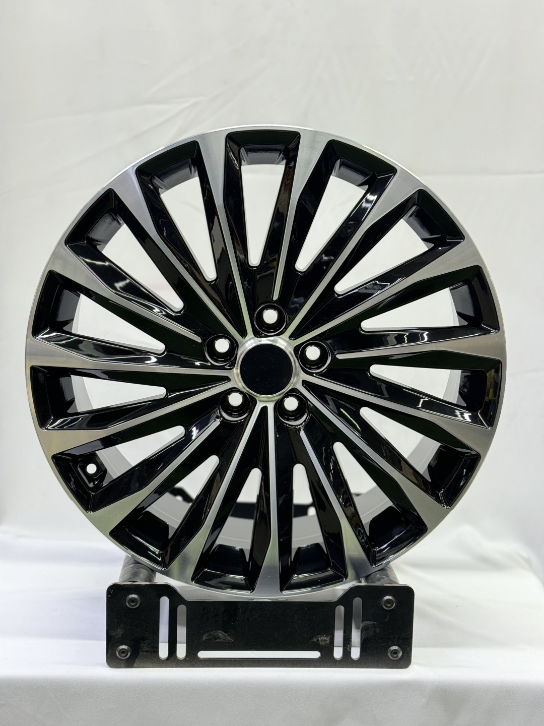 Top Grade 8323 7.5x20/5x114.3 D67.1 ET49.5 4 диска черный, серебристый
