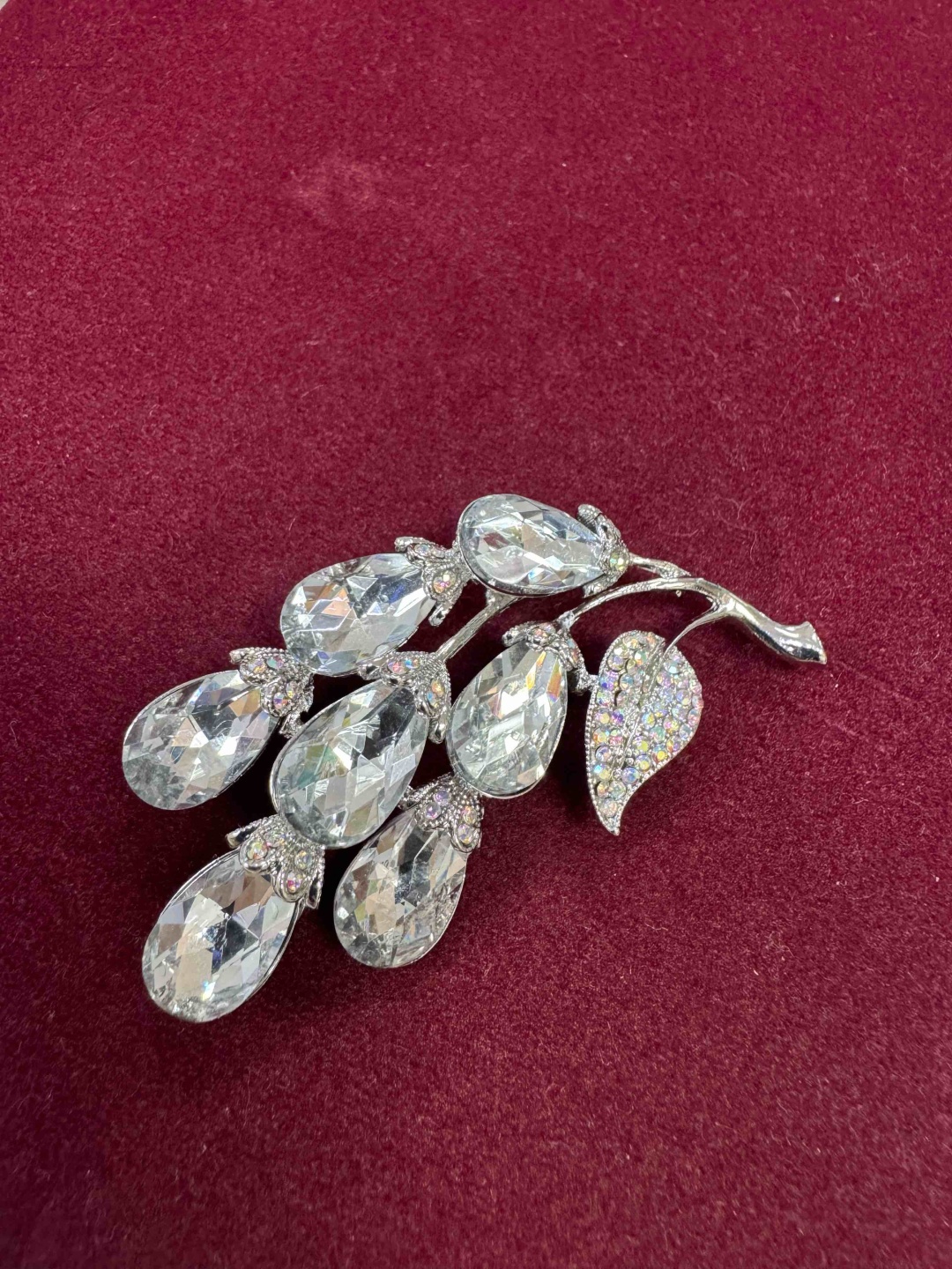 Брошь бижутерный сплав, кристаллы Swarovski