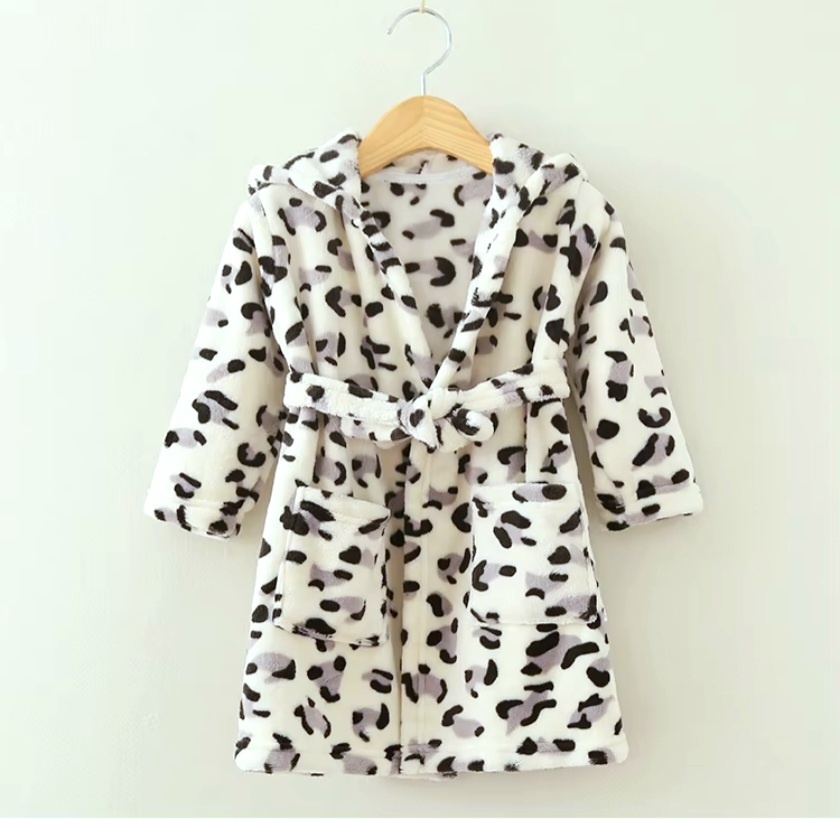 Флисовый халат Kids Moda белый, леопард