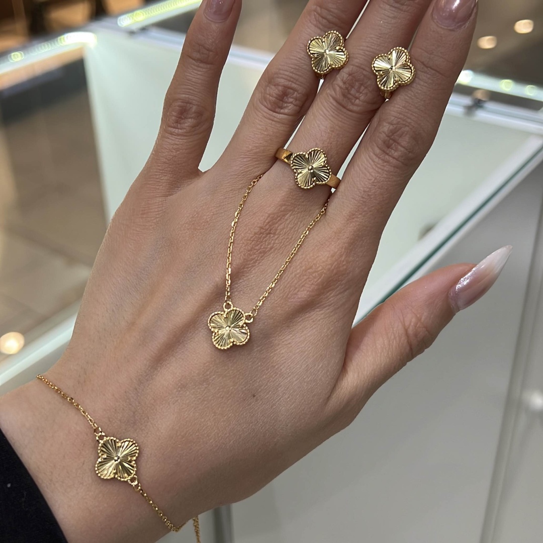 Ipekyolu Jewellery 515AY 18 размер вес 10 г серебро, без вставок