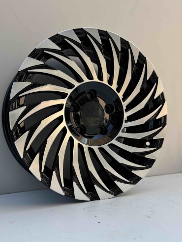 Top Grade fbx493 7.5x17/5x114.3 D73.1 ET35 4 диска черный, серебристый