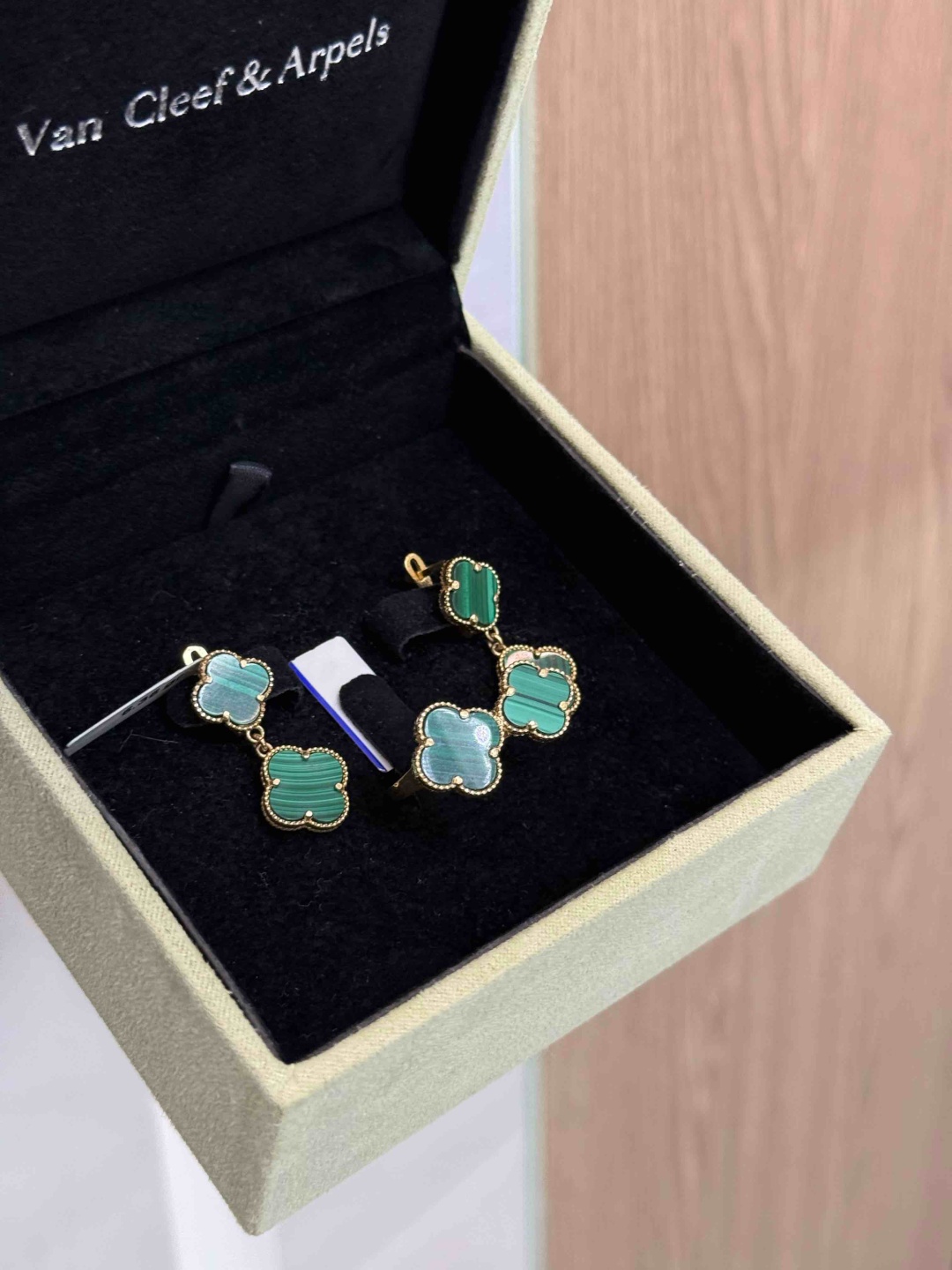 ZOLOTOTREND 941922800 вес 10.34 г золото, изумруд