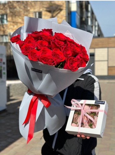 Моно-букет со сладостями роза 25 шт 50 см