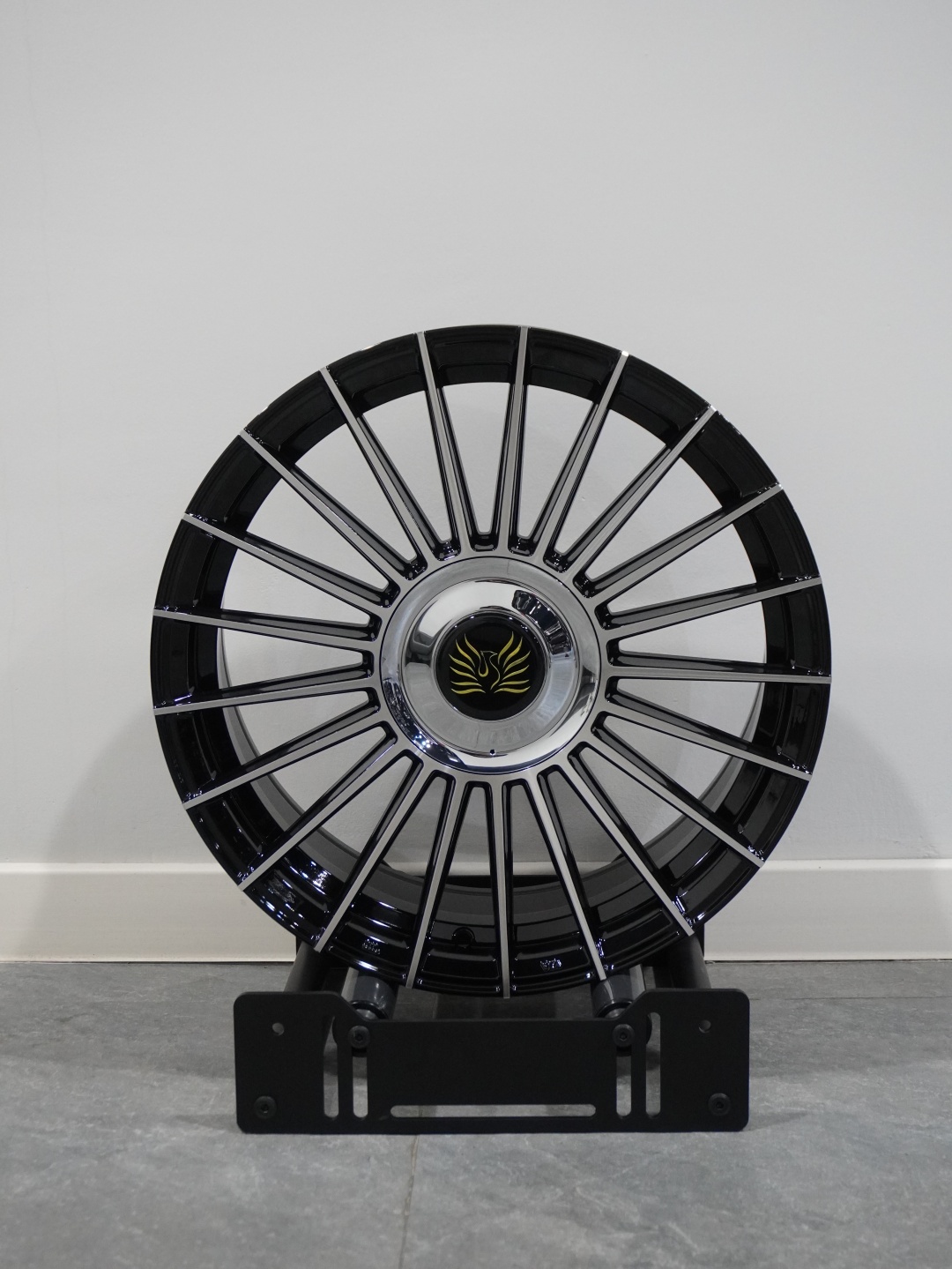 PDW TURONE 7.5x17/4x100 D67.1 ET35 4 диска серебристый, черный