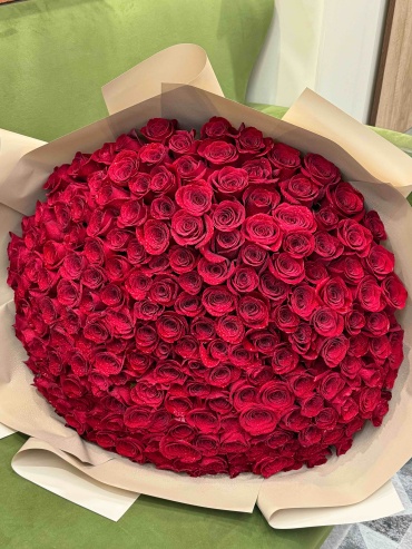 Flowers Center Astana моно-букет с открыткой роза 301 шт 75 см