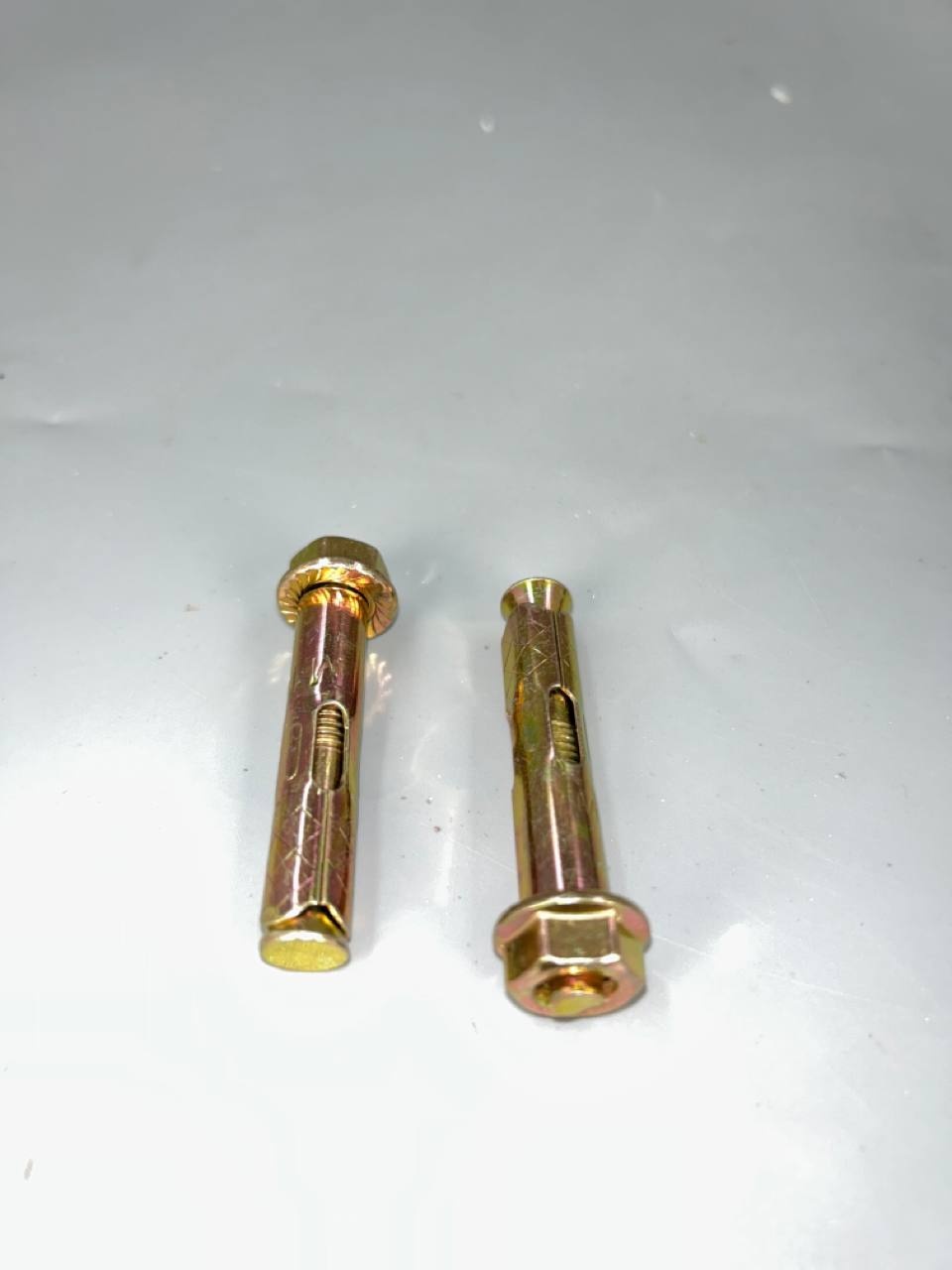 Анкер распорный Nurmax 60 мм х M10 1 шт