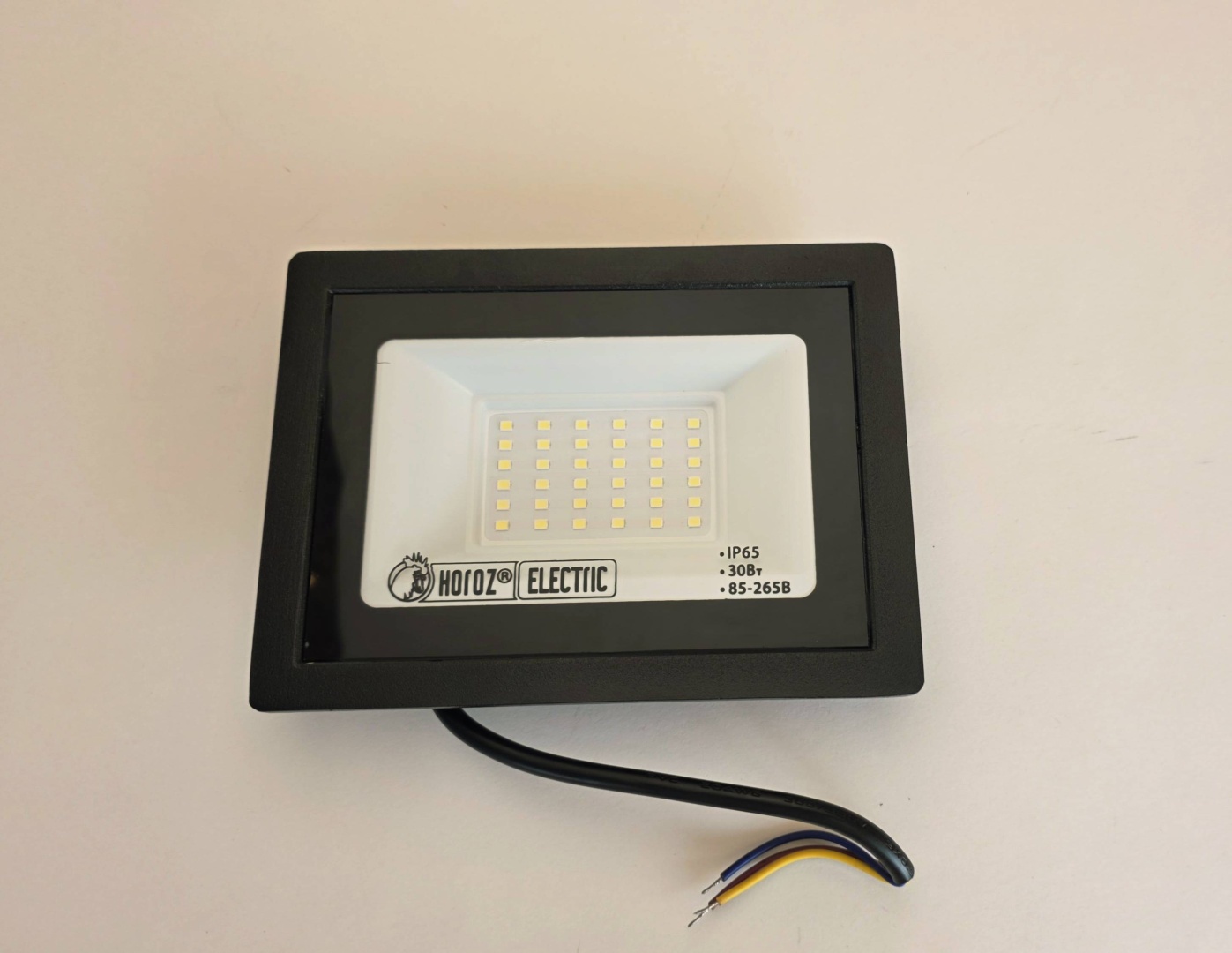 Прожектор на дуге крепления, на штативе, напольный Horoz Electric 30 Вт, холодный белый