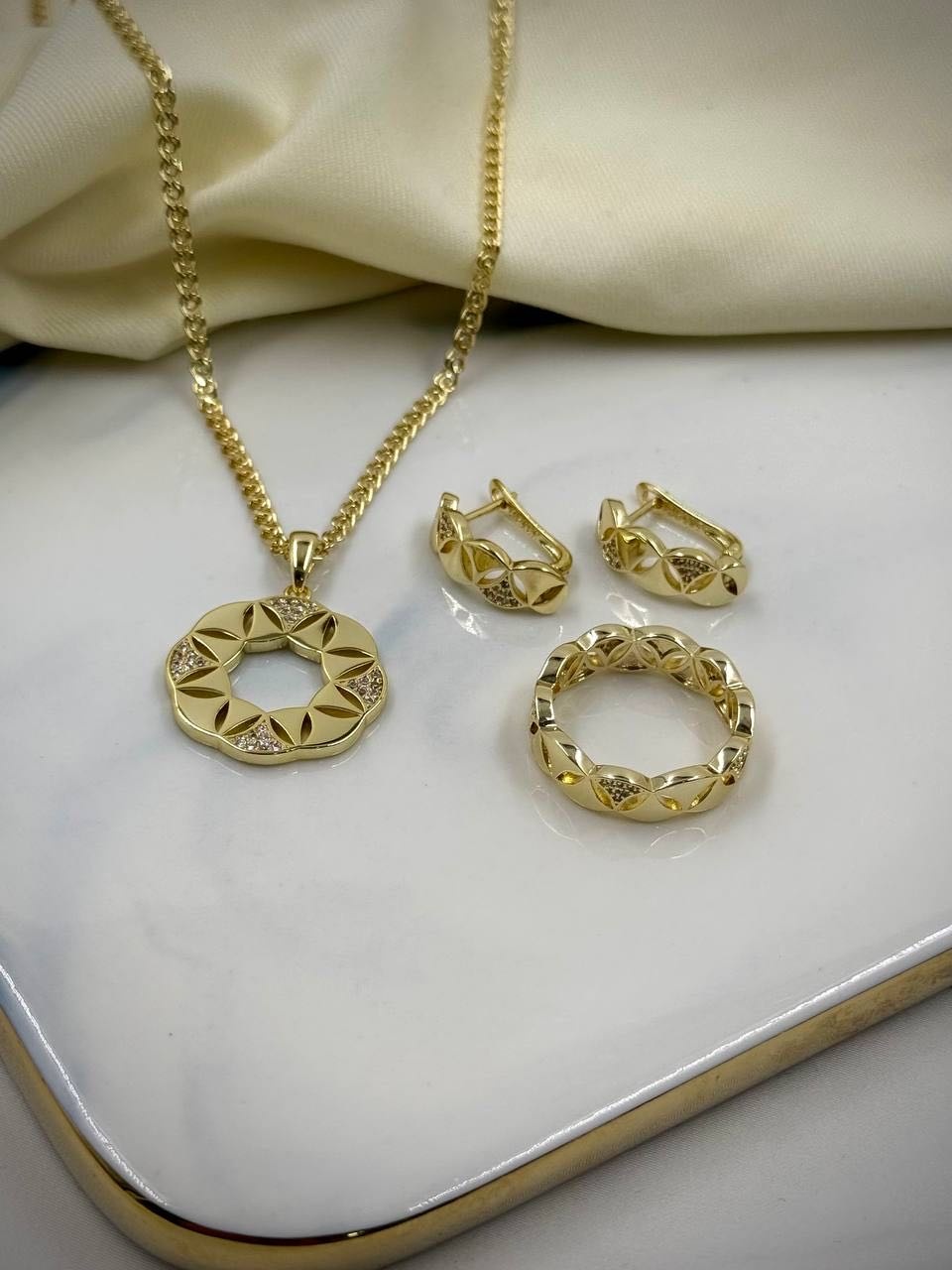 Adiya Gold бижутерный сплав, фианит