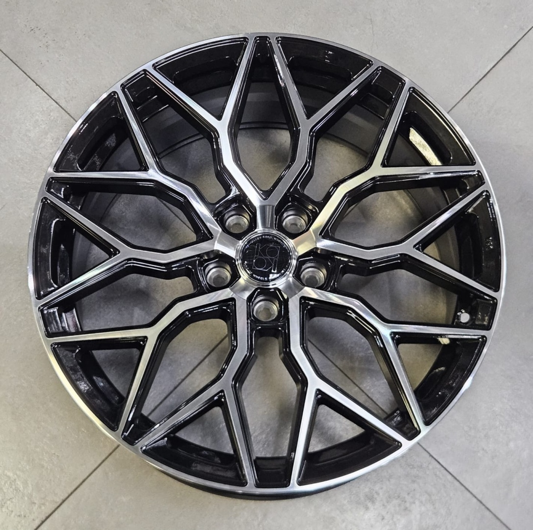 Fonyee SM KOKO HF2RL 8.5x19/5x114.3 D73.1 ET35 4 диска черный