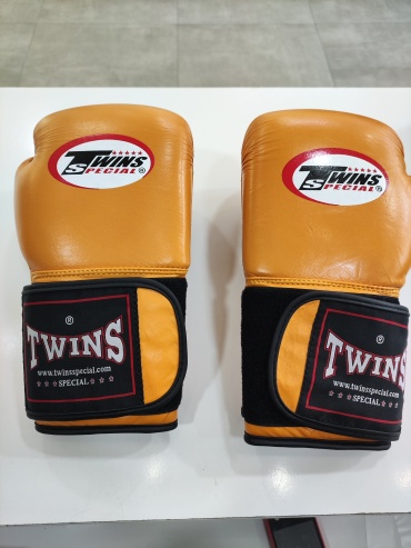 Боксерские перчатки Twins Special 12 oz желтый