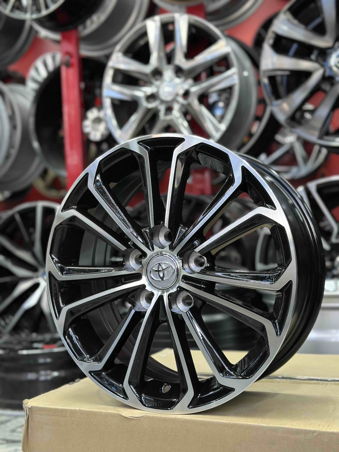 RNO Corolla America 7x17/5x100 D60.1 ET35 4 диска черный, серебристый