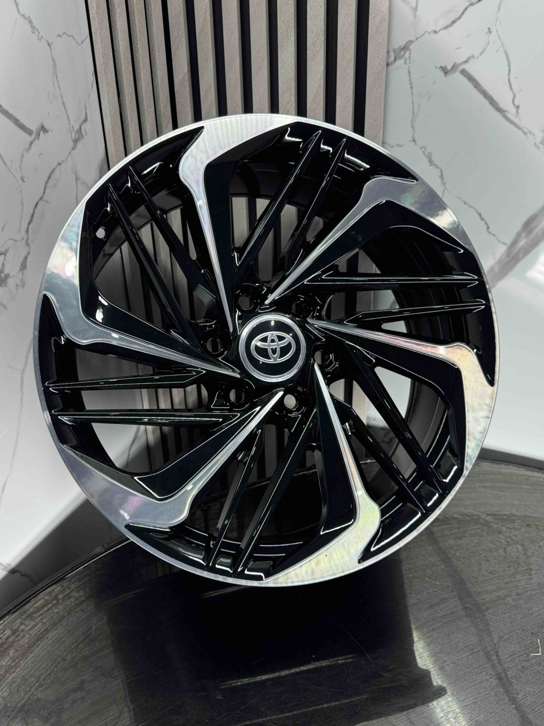 Toyota fbx299-20 z04 8.5x20/6x139.7 D106.1 ET25 4 диска черный, серебристый