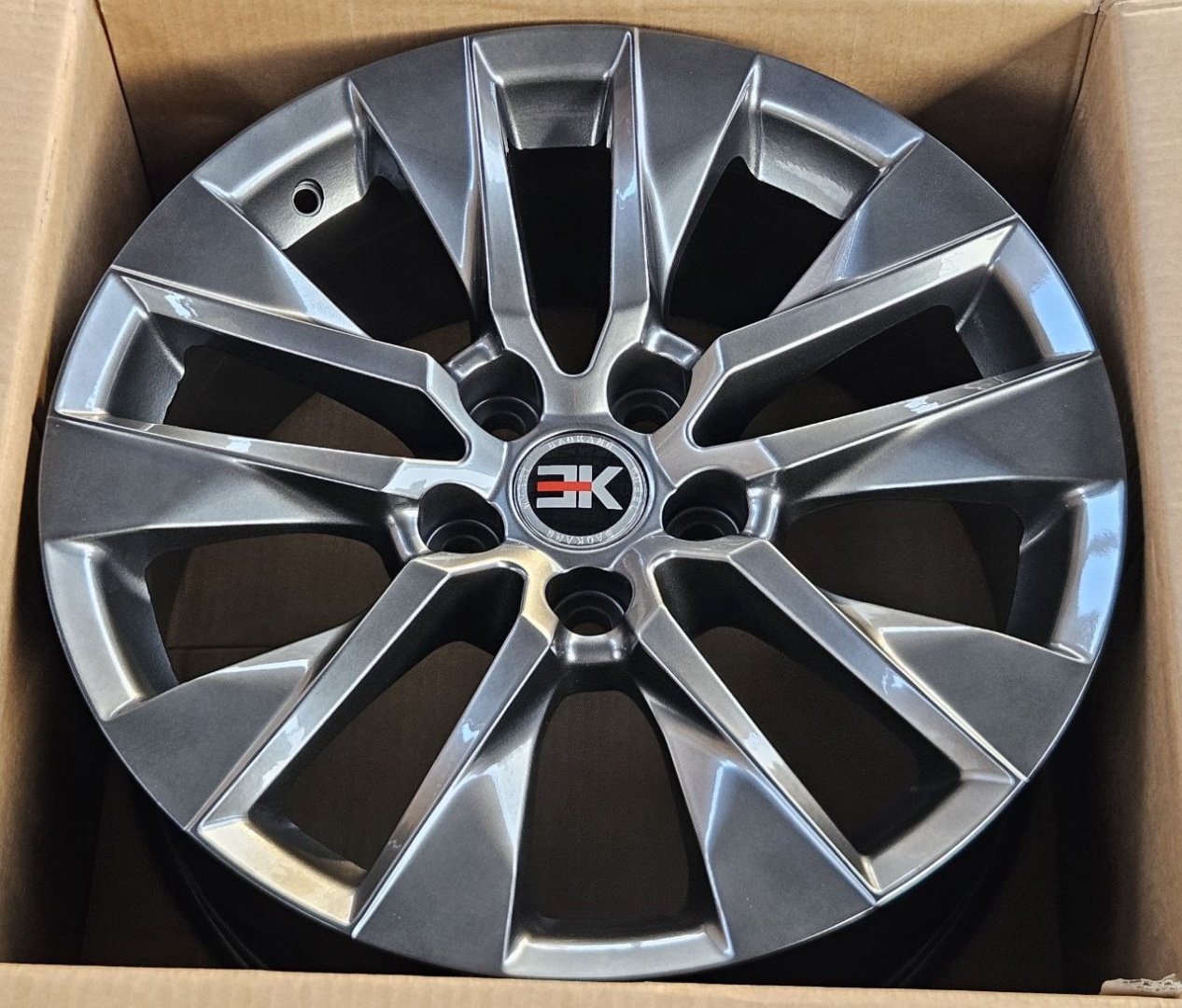 Fonyee SM 2015 8x17/5x114.3 D60.1 ET40 4 диска графит